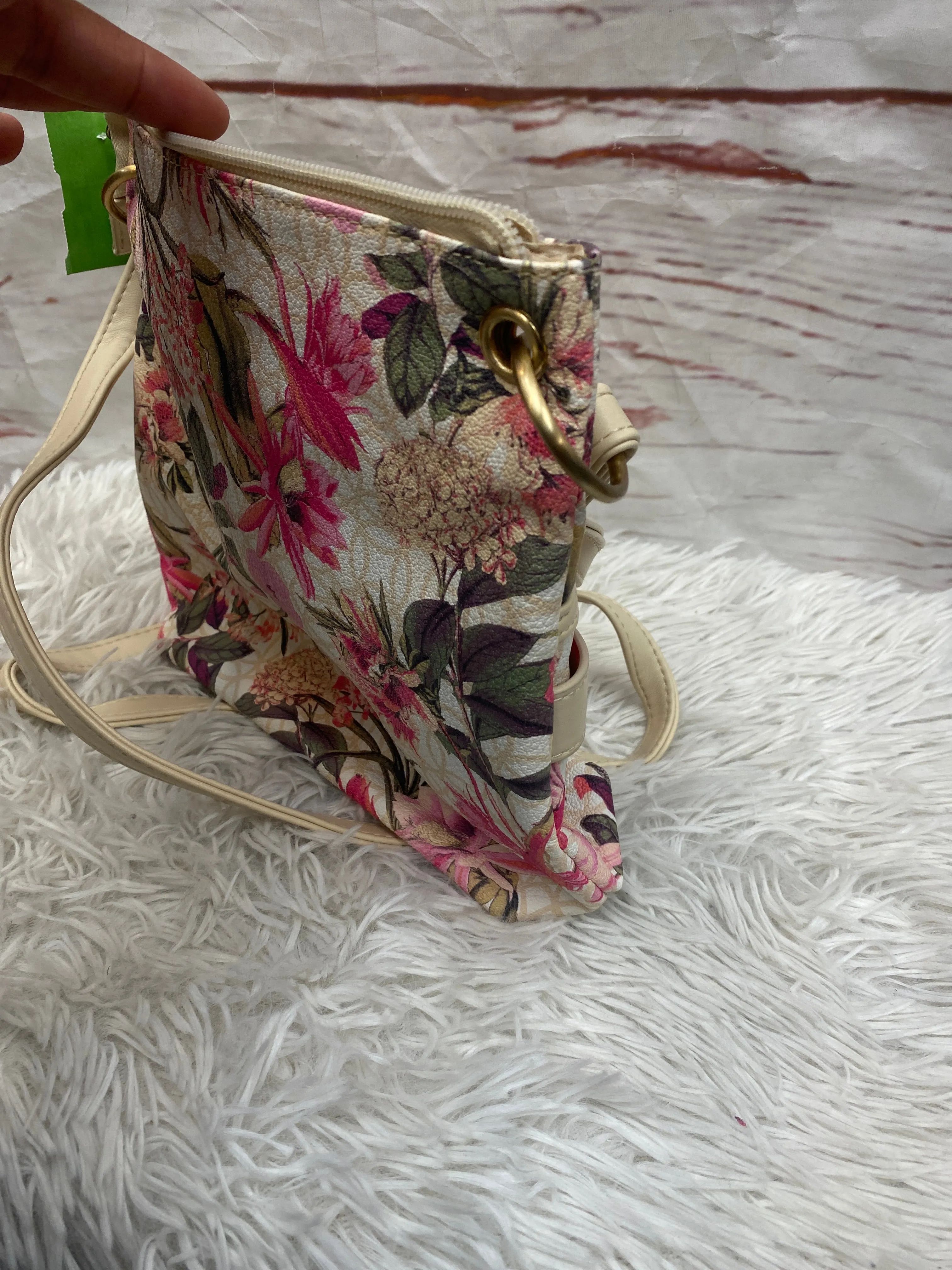Crossbody By Clothes Mentor  Size: Small